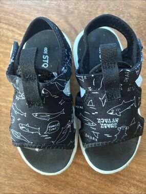 STQ Kids Black Shark Print Sandals - Unbranded